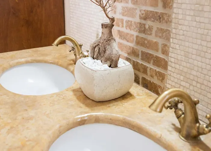 Maria's Traditional * Asklipiion