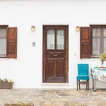 Maria's Traditional Apartment