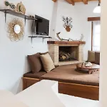 Maria's Traditional Apartment