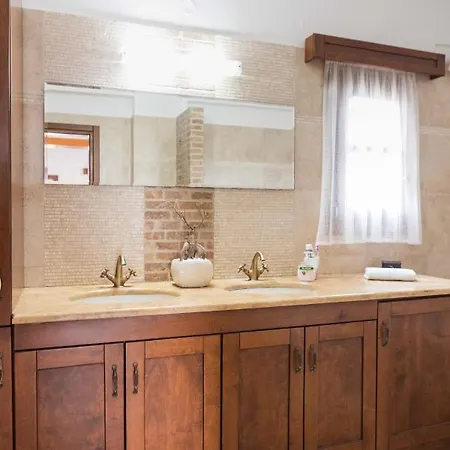 Maria's Traditional * Asklipiion